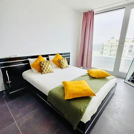 Apartment Luxury Penthouse With 2 Bedrooms, Terrace&parking In Center